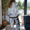 Костюм в пижамном стиле с принтом «Газета»